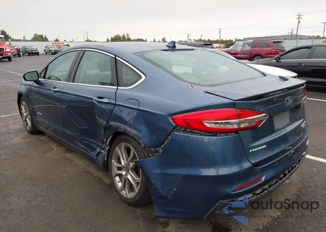 2019 Ford Fusion Hybrid Titanium z USA, uszkodzony, nr VIN 3FA6P0RU3KR262664